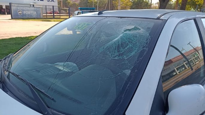 Encontraron estacionado un taxi chocado y destrozado