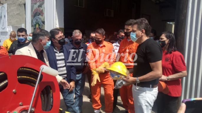 Entregaron elementos para combatir el fuego a Bomberos de Villa Nueva