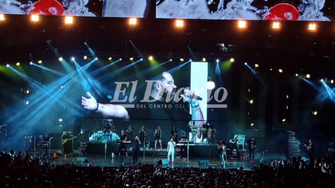 Nahuel Pennisi, Jean Carlos y Juan Fuentes cantaron con La Konga