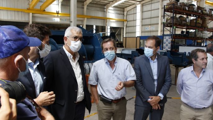 El ministro Domínguez junto a Gill recorrieron Deheza