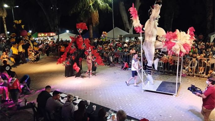 Siguió la fiesta en el Corsódromo y todo fue alegría en las calles