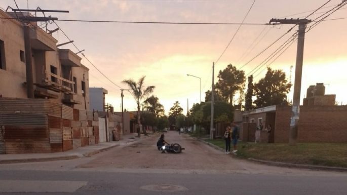 Chocaron dos motos: uno de los conductores está internado con lesiones graves