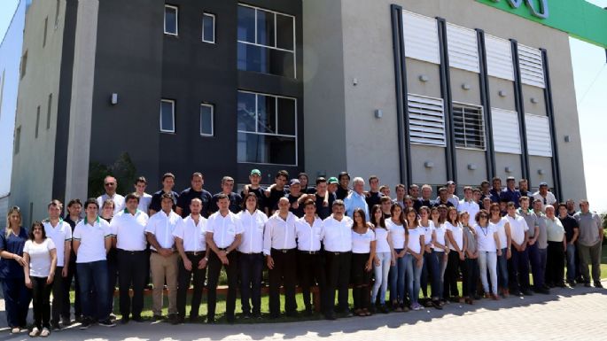 De Oncativo a EEUU: una empresa concreta su primera exportación de compactadores de residuos