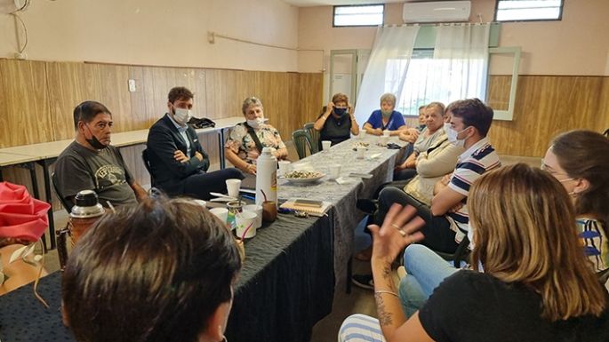 Morra recolectó necesidades en el Centro de Jubilados