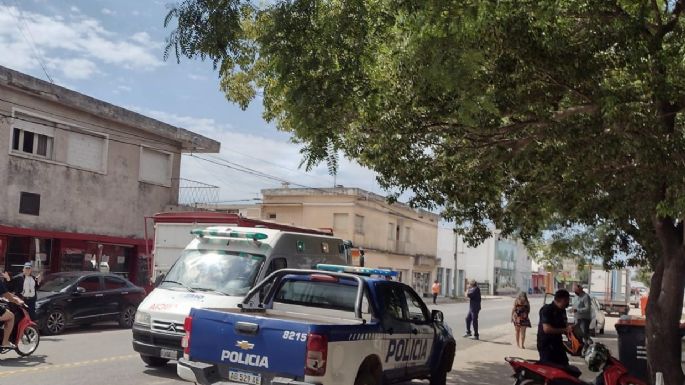 Oliva: una motociclista resultó con lesiones graves tras chocar contra un auto