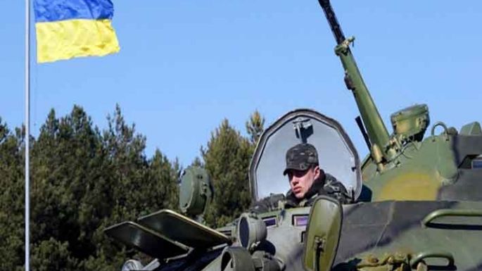 Moscú evacuó diplomáticos de Ucrania y Kiev pidió a sus ciudadanos que salgan de Rusia