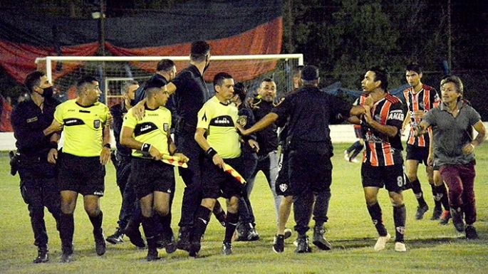 La Federación le aplicó un año de pena a dos jugadores de Alem