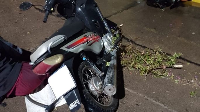 Otro accidente: una motociclista sufrió una fractura tras caer al pavimento