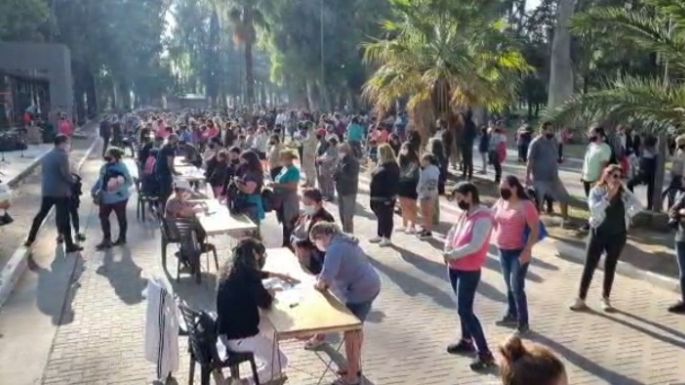 [Video] Comenzó la entrega de útiles escolares en el Parque de Villa Nueva