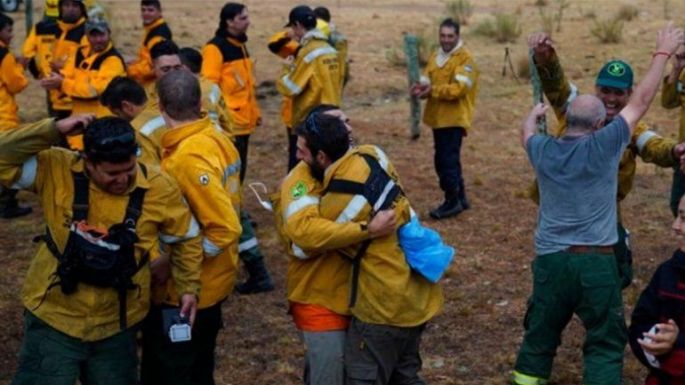 [Videos] Bomberos festejaron la llegada de la lluvia a Corrientes