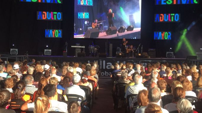Palito Ortega alegró corazones en el Festival del Adulto Mayor