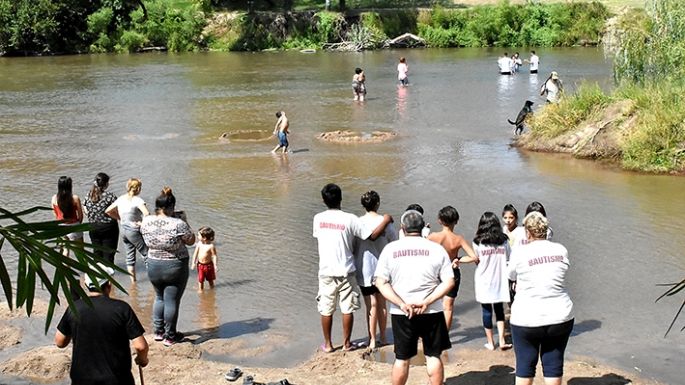 Bautismo colectivo en el río Ctalamochita