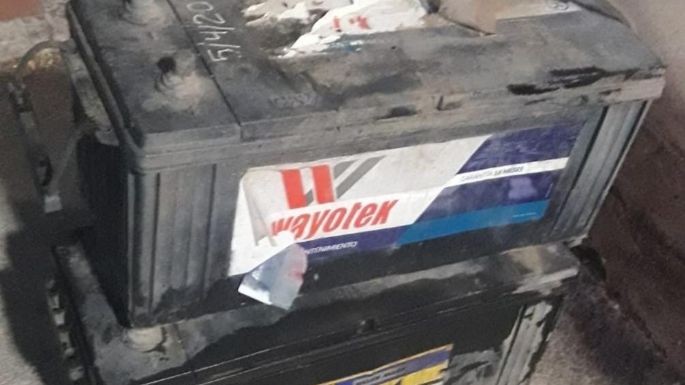 Lo engancharon robando dos baterías de un camión estacionado