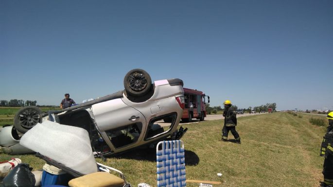 Un auto volcó y los cuatro ocupantes resultaron heridos