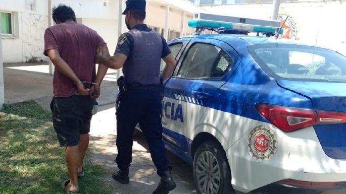Un efectivo retirado dio aviso a la Policía de que estaban robando el TV de una casa
