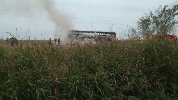 Se incendió un colectivo entre Arroyo Cabral y Luca