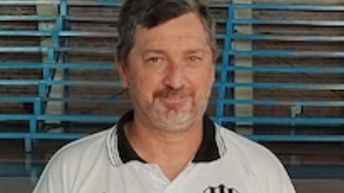 Adrián Gómez, al equipo técnico de Bell