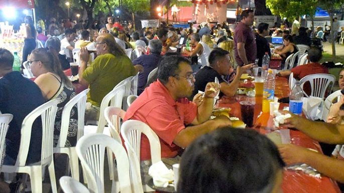 El locro fue la gran atracción en las primeras noches peñeras