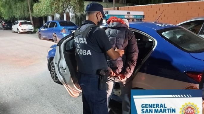Intentó robar un auto pero lo agarraron en el momento
