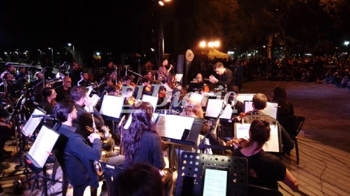 Así se vive la noche del domingo en Las Peñas