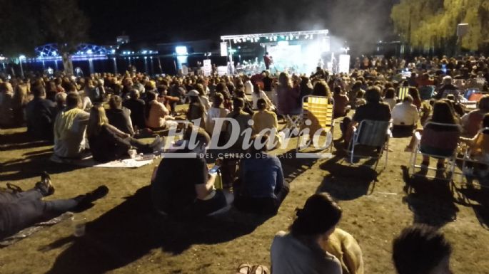 Así se vive la noche del domingo en Las Peñas