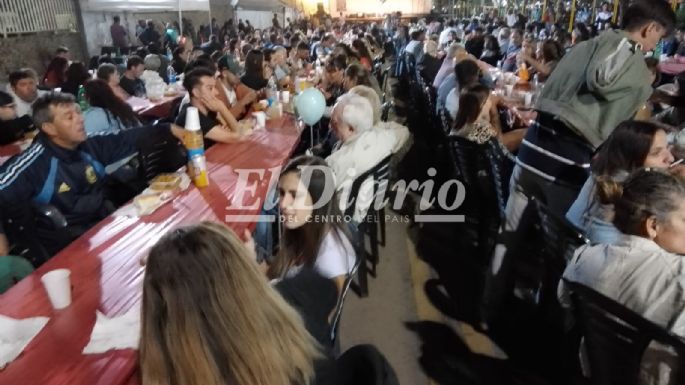 Así se vive la noche del domingo en Las Peñas