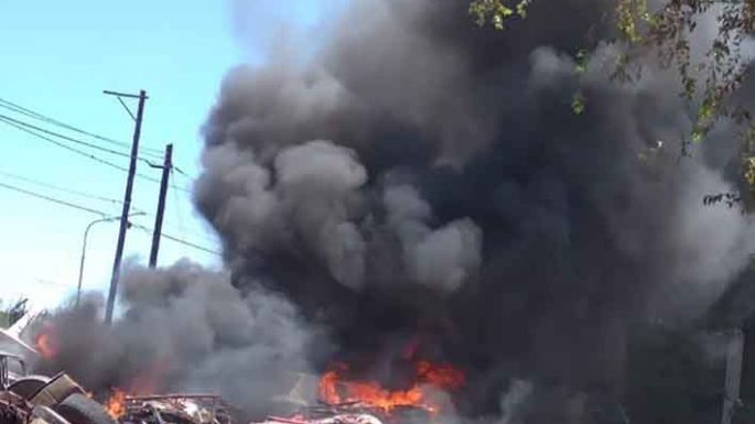 Incendio en un desarmadero