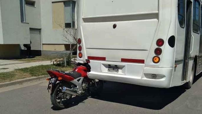 Encontraron a un joven tendido en la calle con traumatismo de cráneo