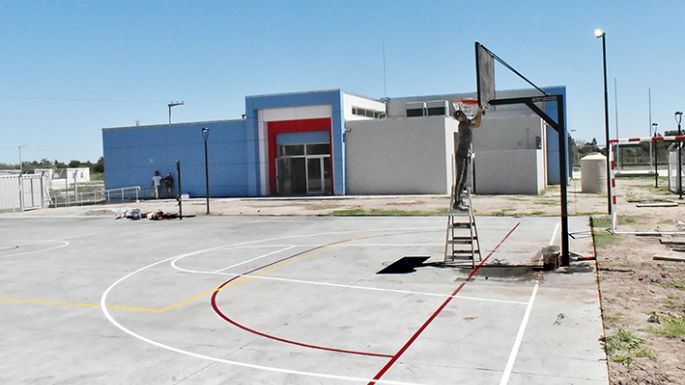 Escuela PROA: ya trabajan en  el playón y esperan mobiliario