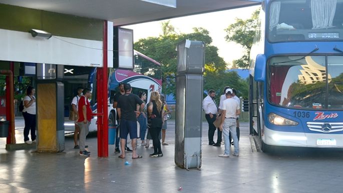Finde largo: algunos viajan a  estudiar y otros para disfrutar