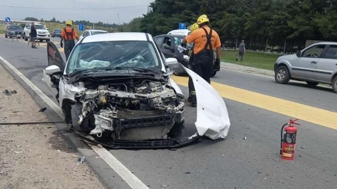 Cuatro heridos al volcar un  vehículo en la autopista