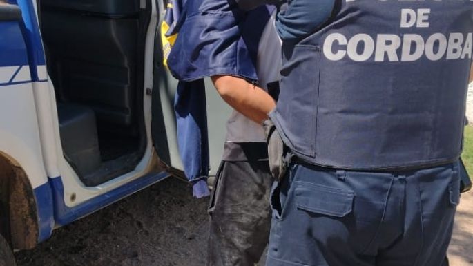 Los agarraron robando placas en parcelas en el cementerio