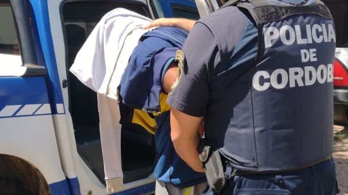 Los agarraron robando placas en parcelas en el cementerio