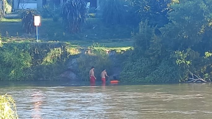 [Video] Guardacostas rescataron a un perro que se estaba ahogando en la playa Santa Ana