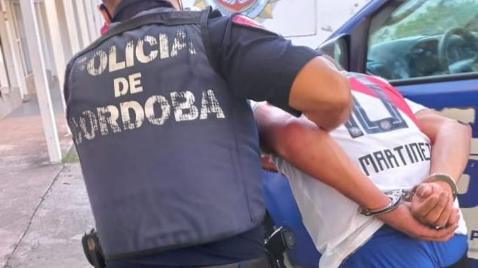 Detenido por golpear con sus puños la vidriera de un local comercial