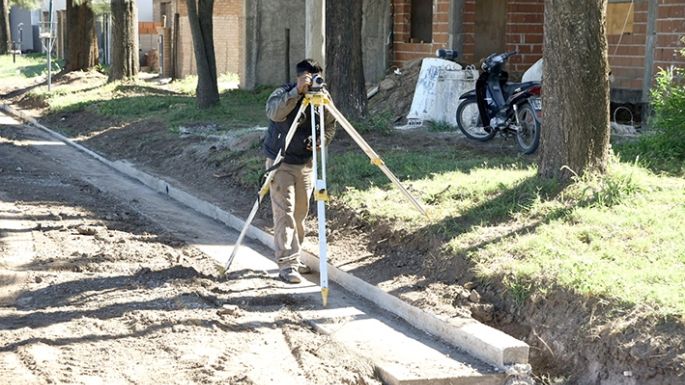 Avanza el cordón cuneta