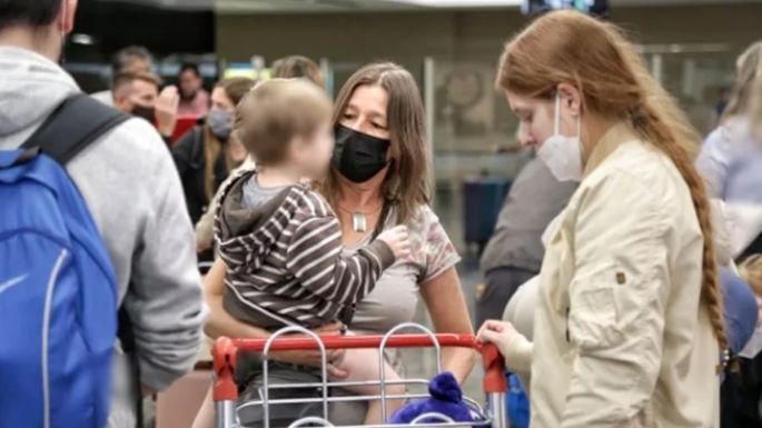 Llegaron al país los primeros argentinos refugiados de la guerra en Ucrania