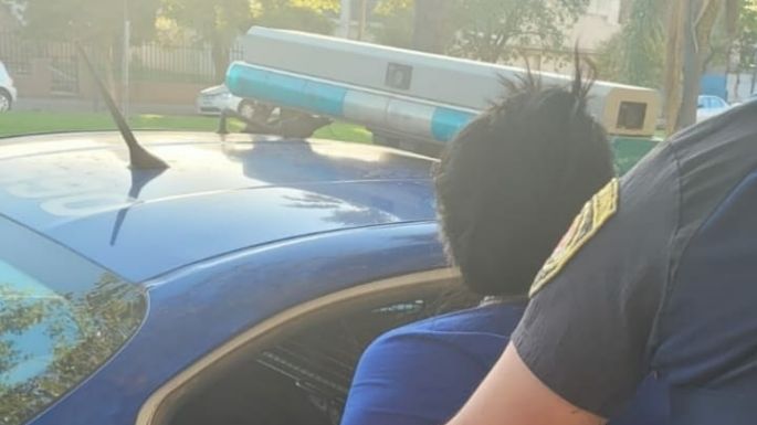 Una mujer agredió a su pareja y a los policías