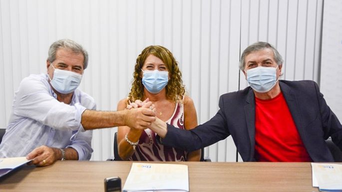Firmaron convenios por $100 millones para obras y créditos