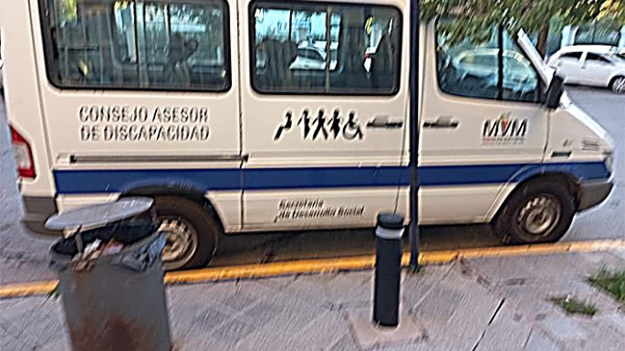 Padres de estudiantes de escuelas especiales reclaman por transporte