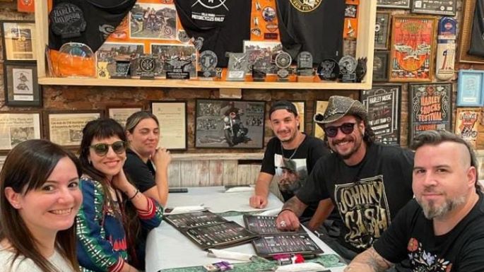 Daniel Osvaldo almorzó junto a Giannina Maradona en un restaurante local