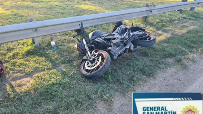 Motociclista rosarino con lesiones graves tras chocar contra un utilitario