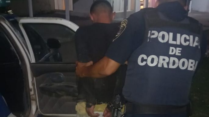 Intentó robarse la batería y dos hormas de queso de un camión térmico