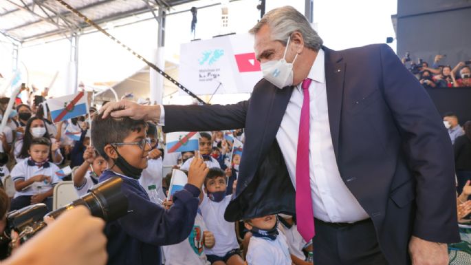 El presidente anunció que se adquirirá “un millón más de computadoras para el sistema educativo”