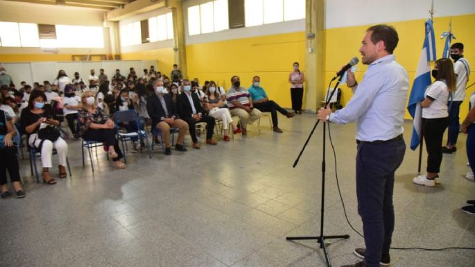 Gill participó del inicio escolar en distintas escuelas