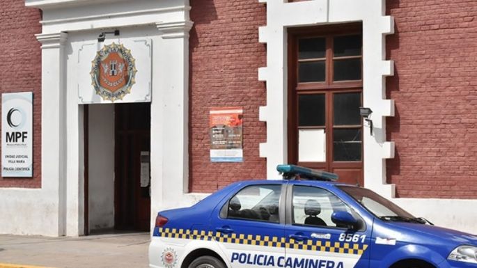 Tres adolescentes “a la sombra”