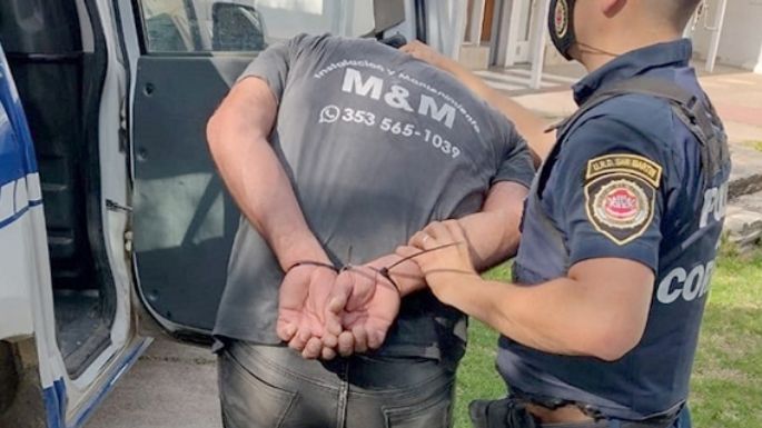 Golpeó a su pareja y la amenazó con un cuchillo