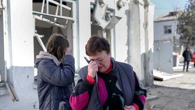 Nuevos bombardeos en Kiev y Mariúpol