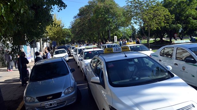 Los taxistas reclaman una tarifa “acorde al desfasaje del 45%”