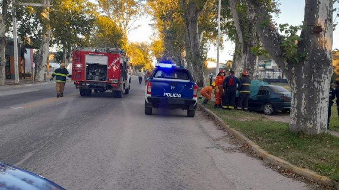 Falleció el acompañante de un auto tras chocar contra un árbol